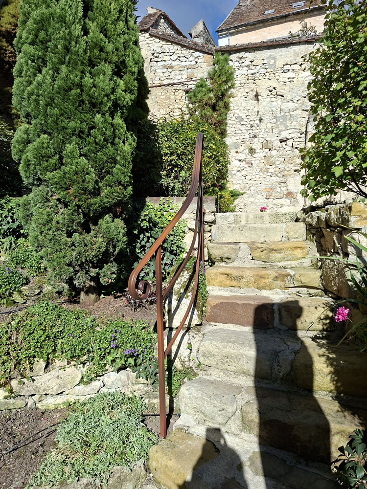 Main courante débillardée sur-mesure pour escalier exterieur à Donnemarie-Dontilly